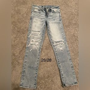Men’s AE jeans.